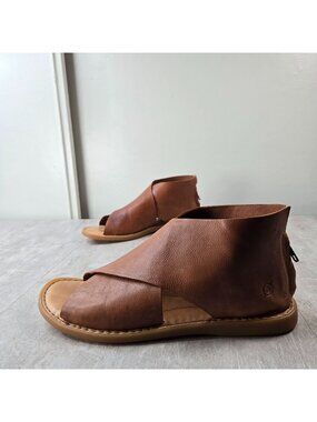 Born IWA Sandal Sz 8 Brown Leather Casual Bohemian Hippie Flat Comfort Gladiator